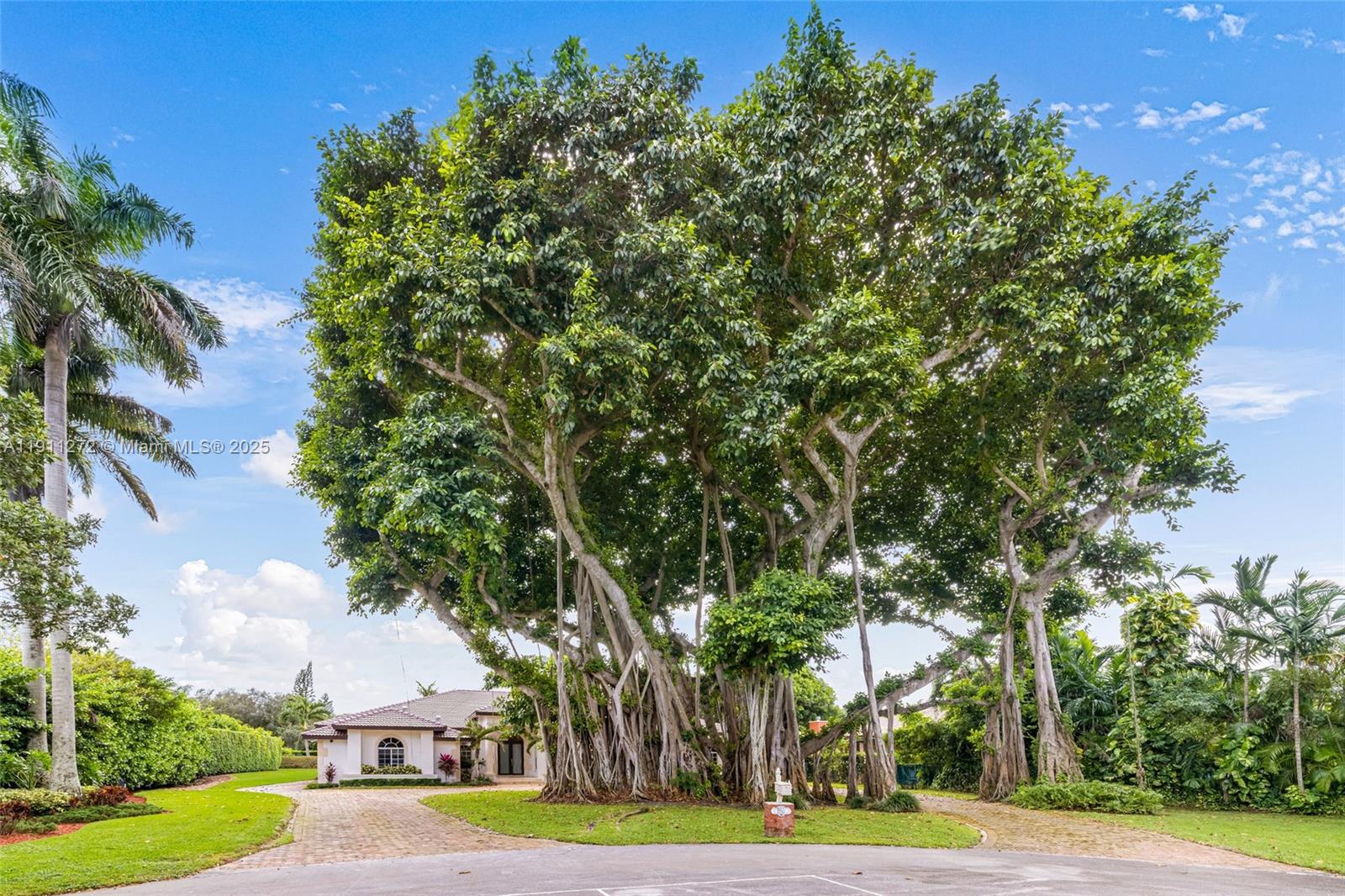 7250 SW 99th St Pinecrest, FL 33156