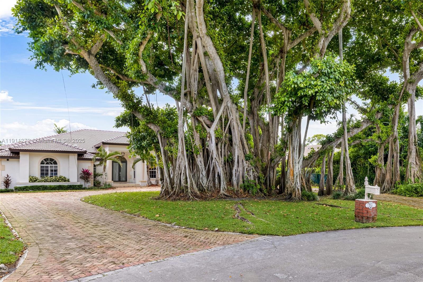 7250 SW 99th St Pinecrest, FL 33156