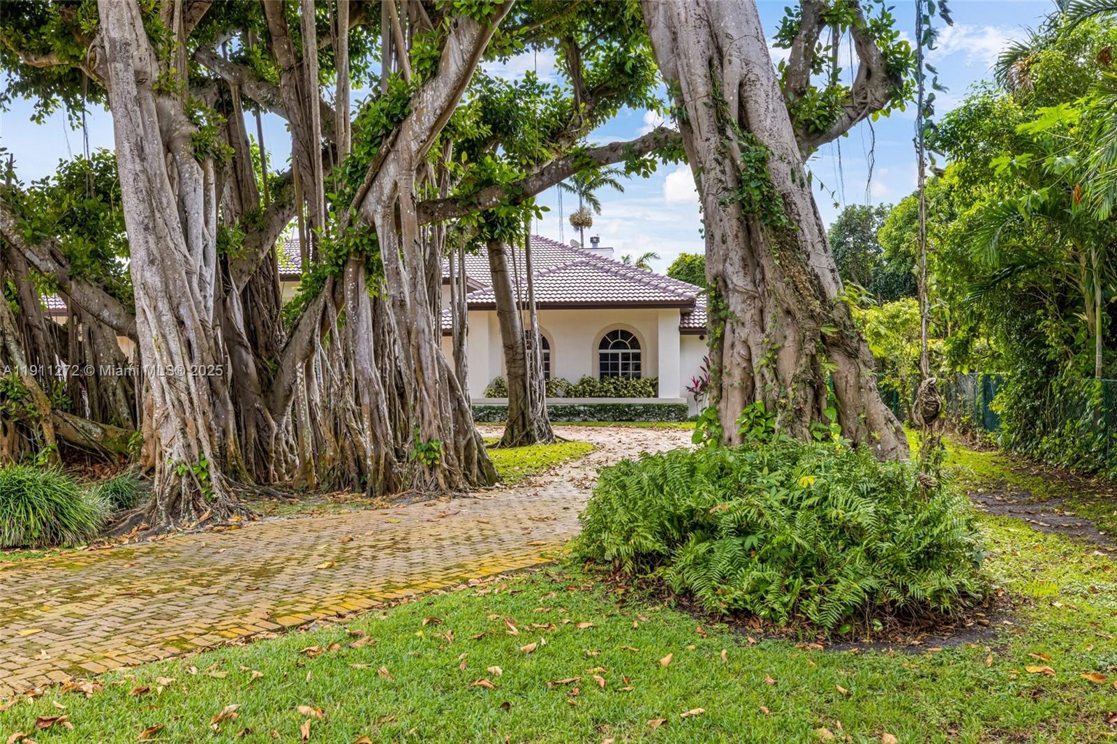 7250 SW 99th St Pinecrest, FL 33156