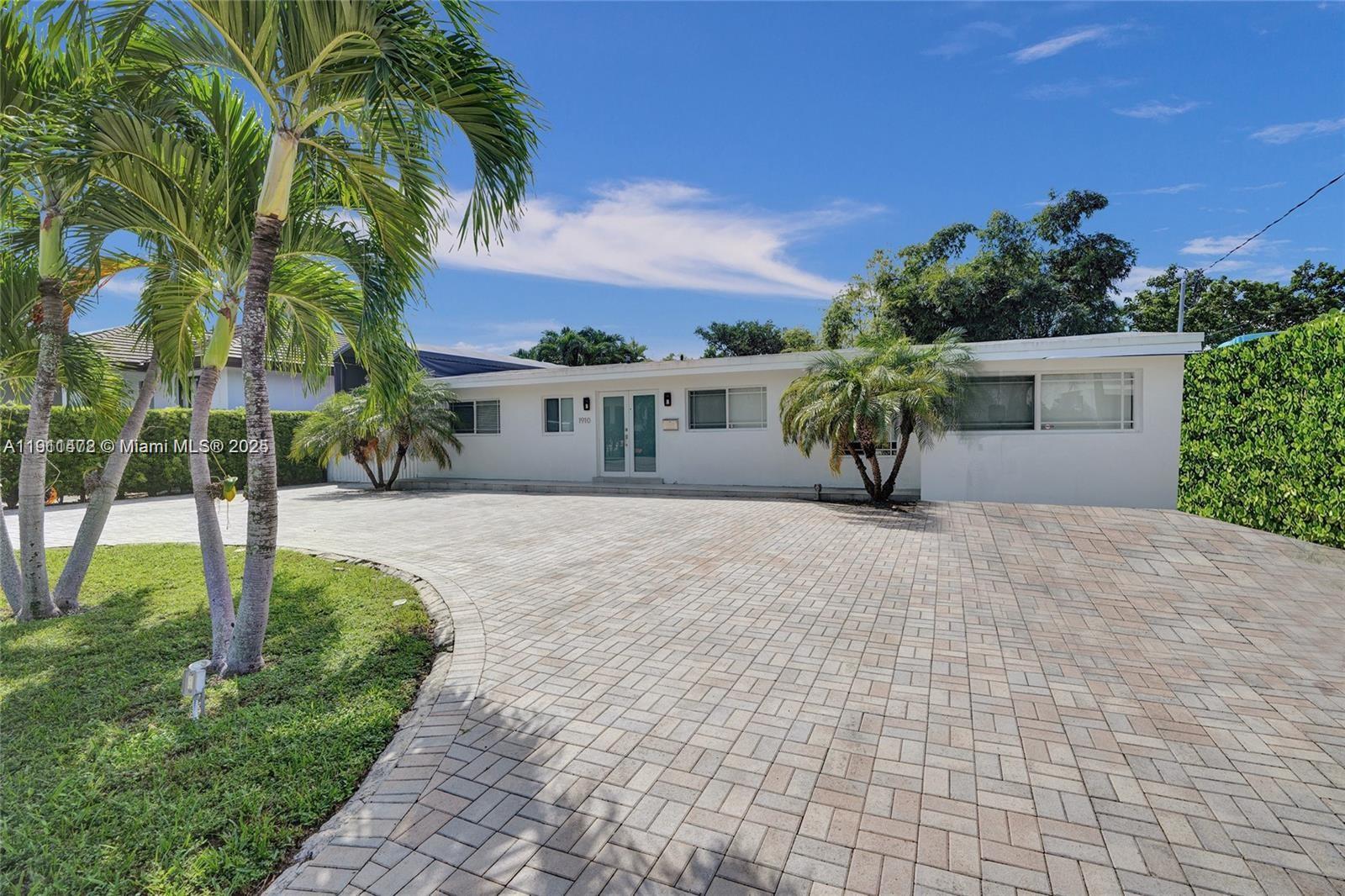 1910 N Hibiscus Dr #1910 North Miami, FL 33181