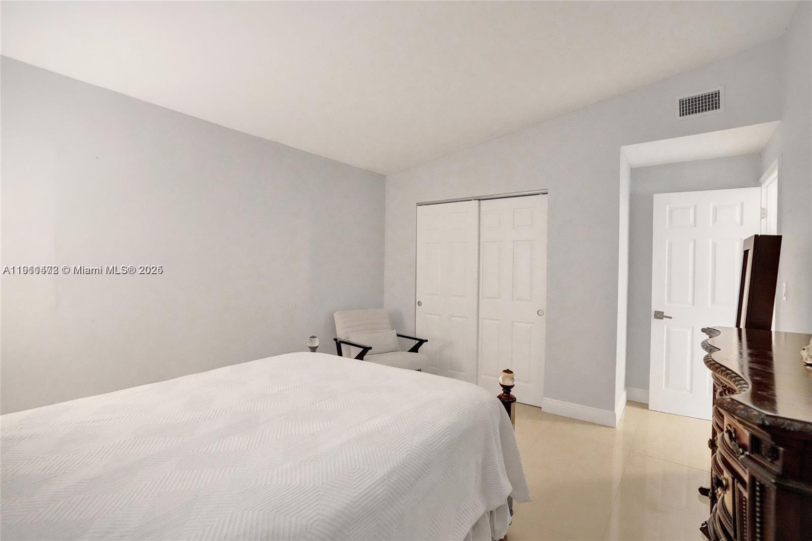 1910 N Hibiscus Dr #1910 North Miami, FL 33181