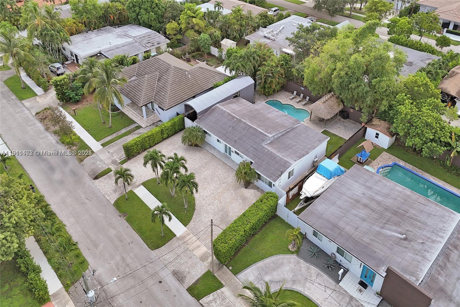 1910 N Hibiscus Dr #1910 North Miami, FL 33181