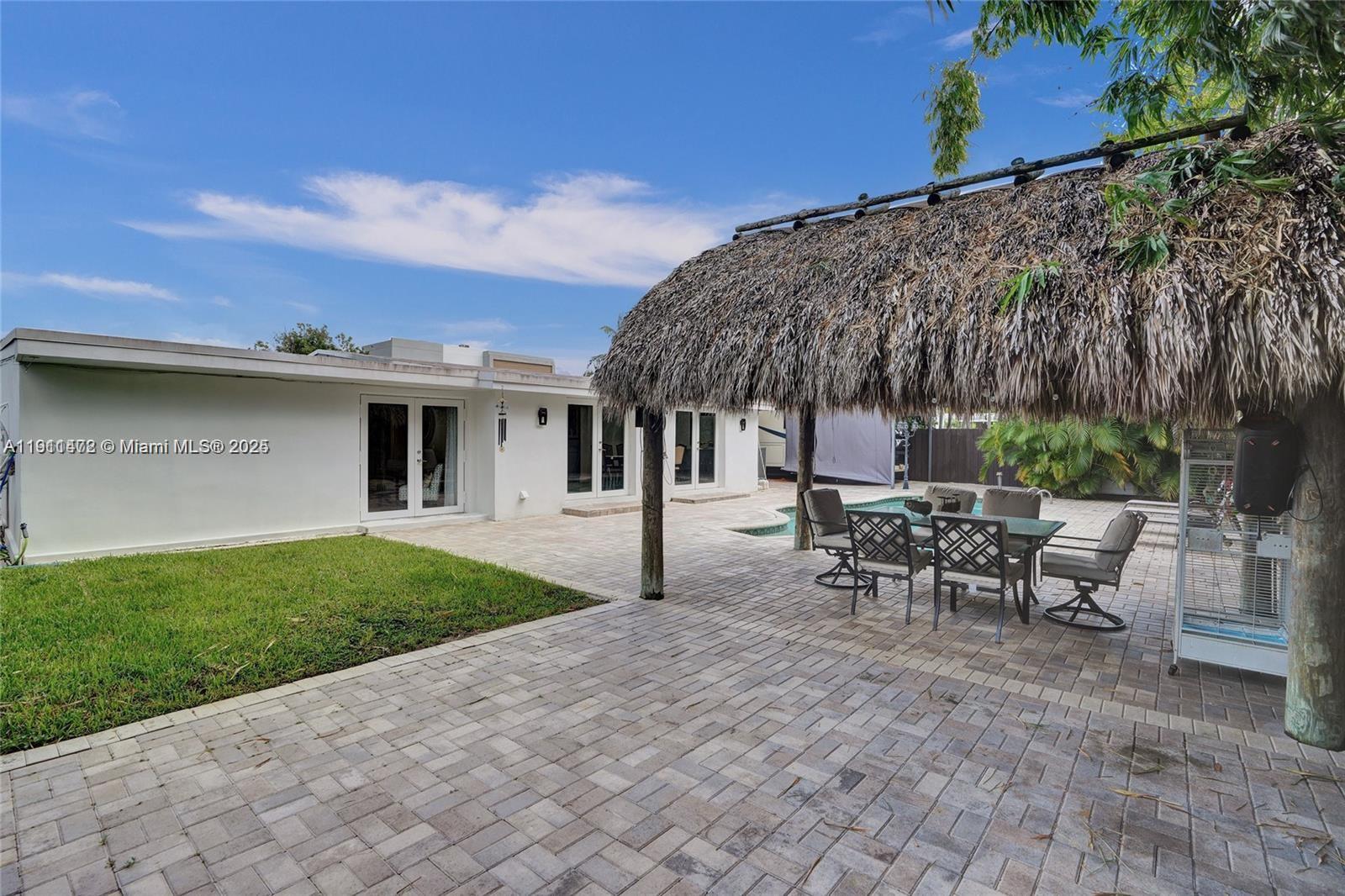 1910 N Hibiscus Dr #1910 North Miami, FL 33181