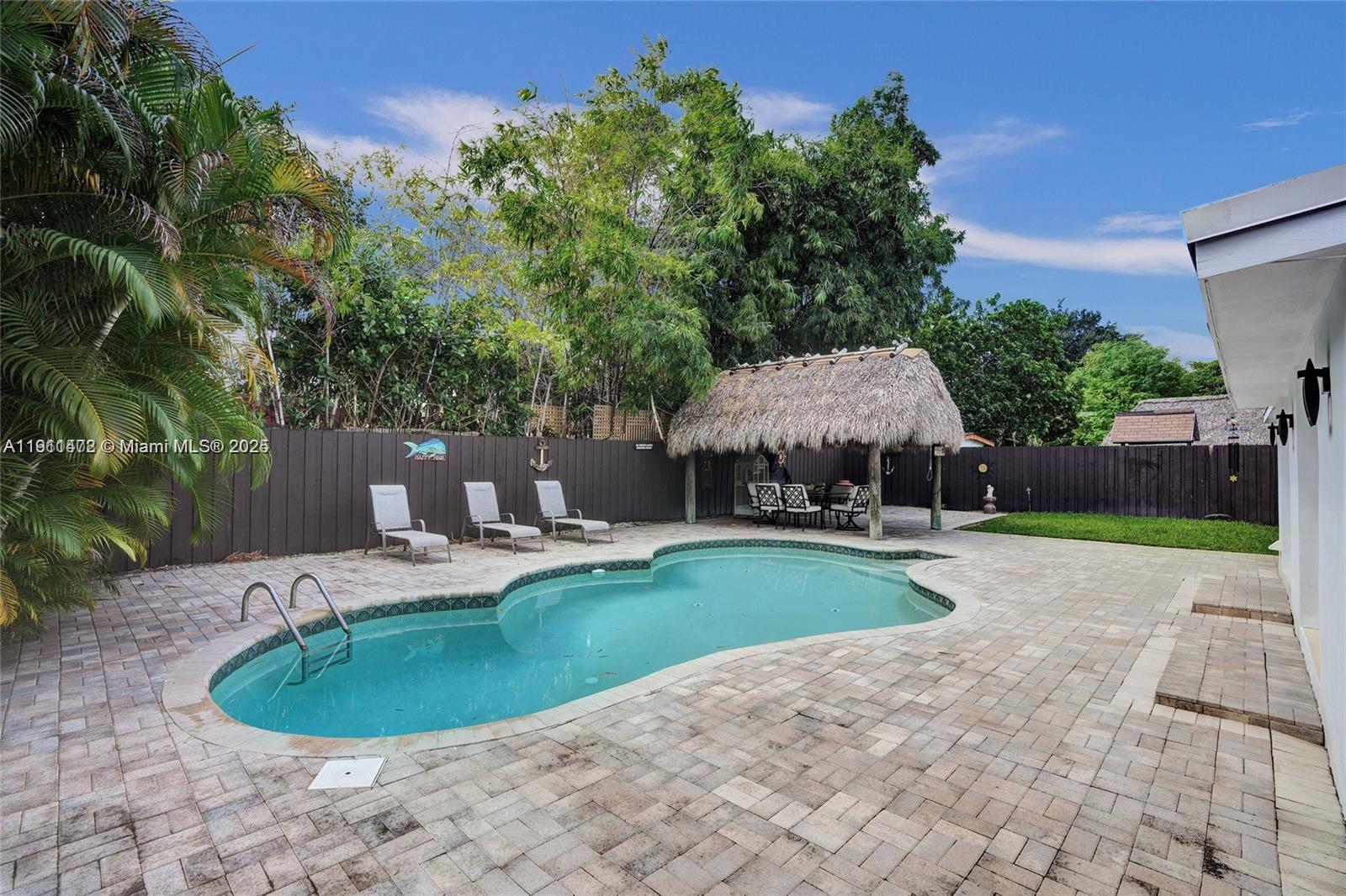 1910 N Hibiscus Dr #1910 North Miami, FL 33181