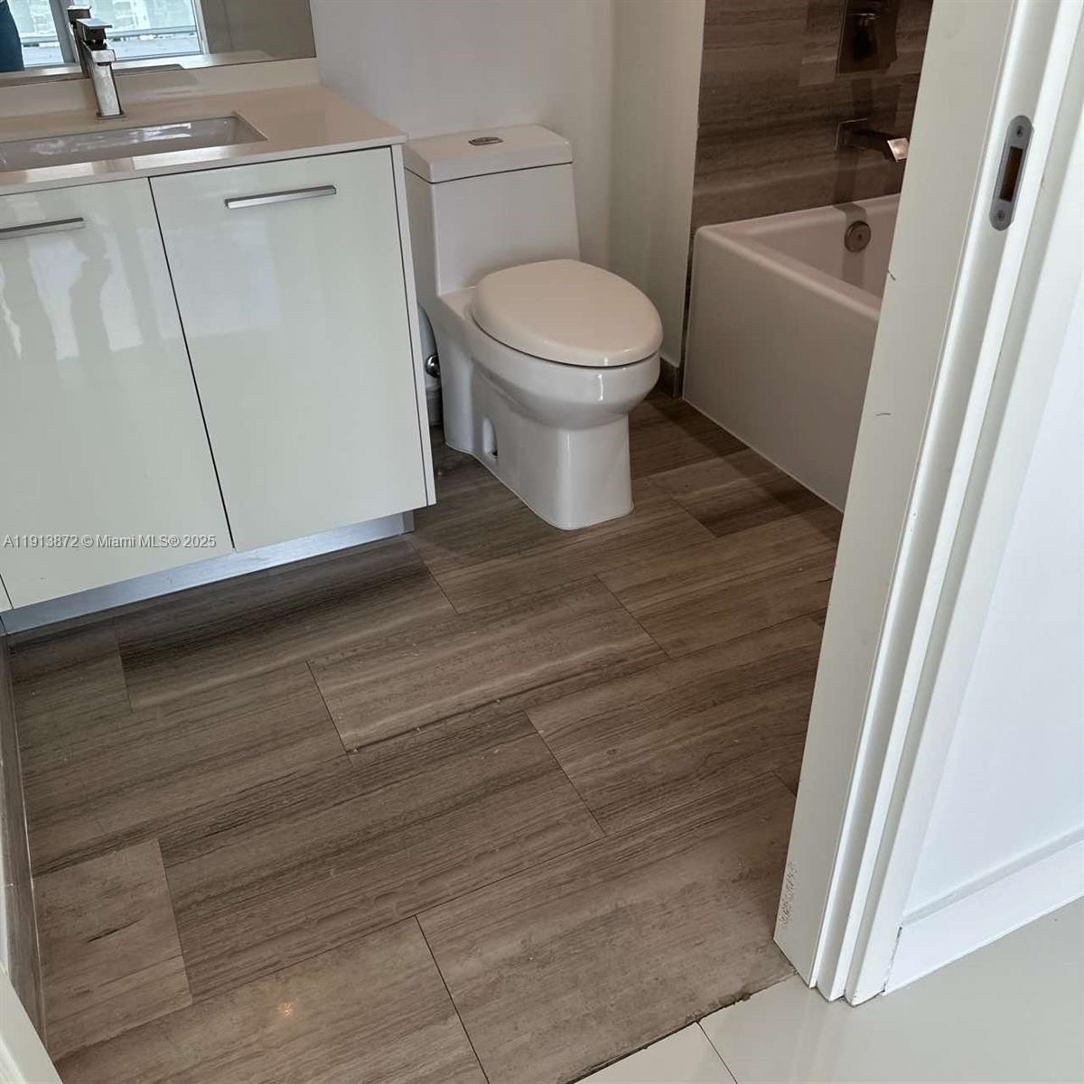 1300 Brickell Bay Dr #2400 Miami, FL 33131