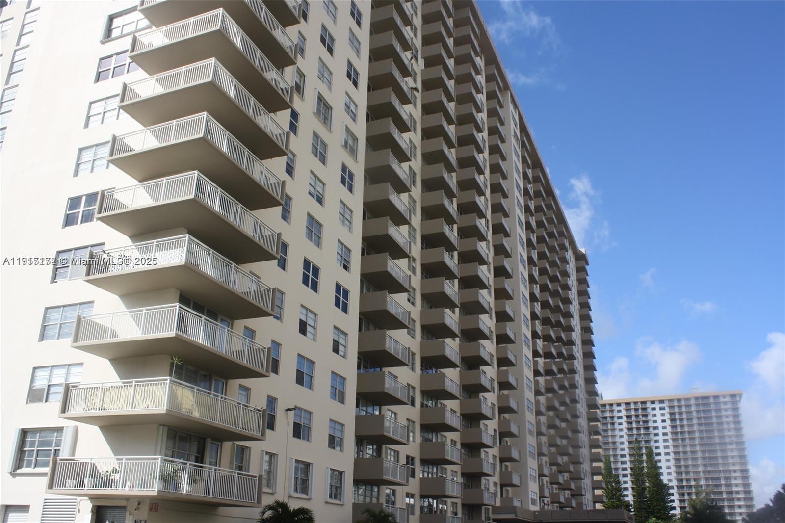 image Winston Towers 1006