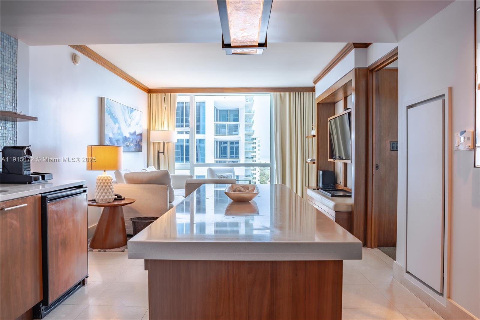 image Central Carillon Beach10