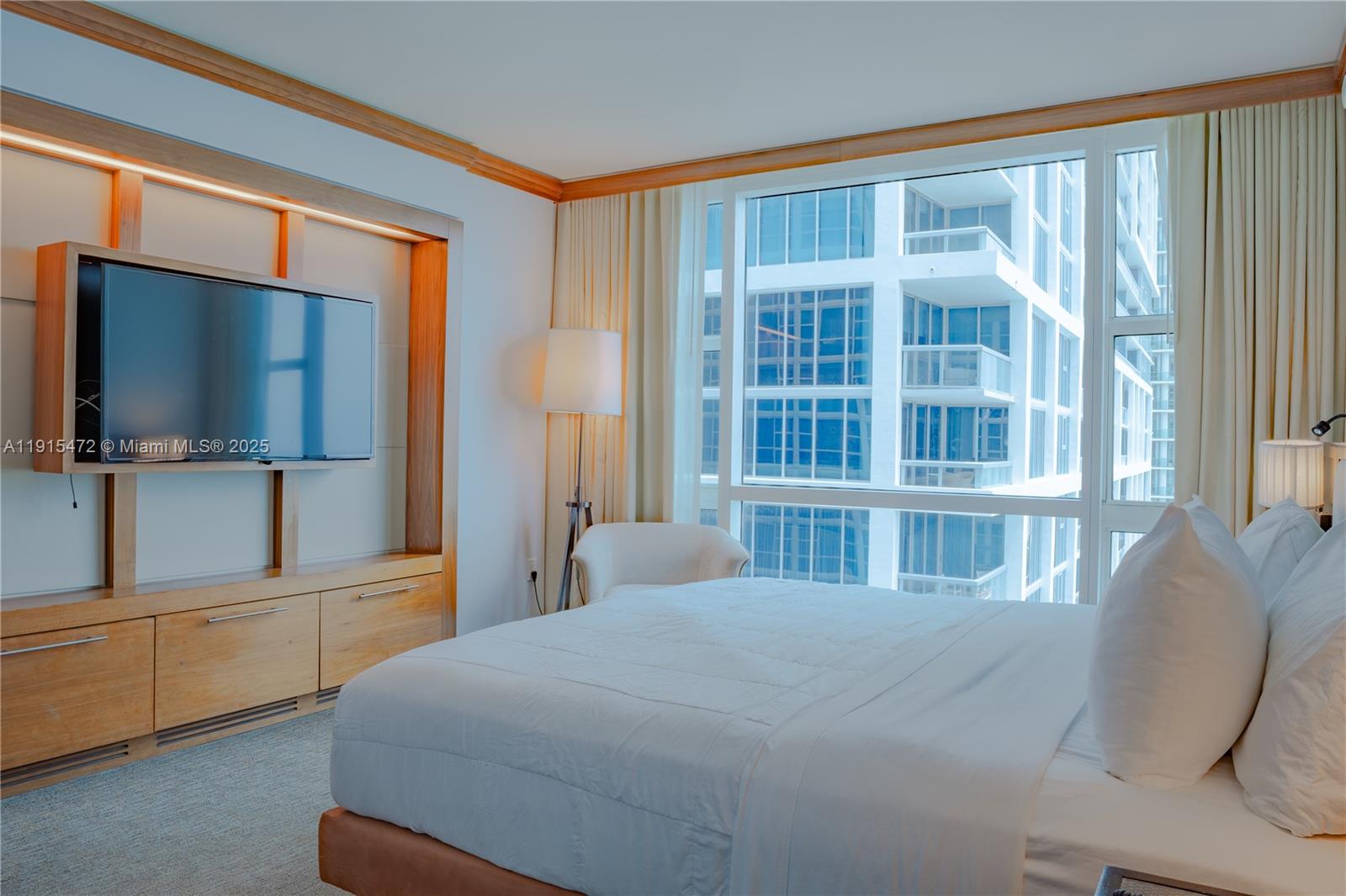 image Central Carillon Beach1