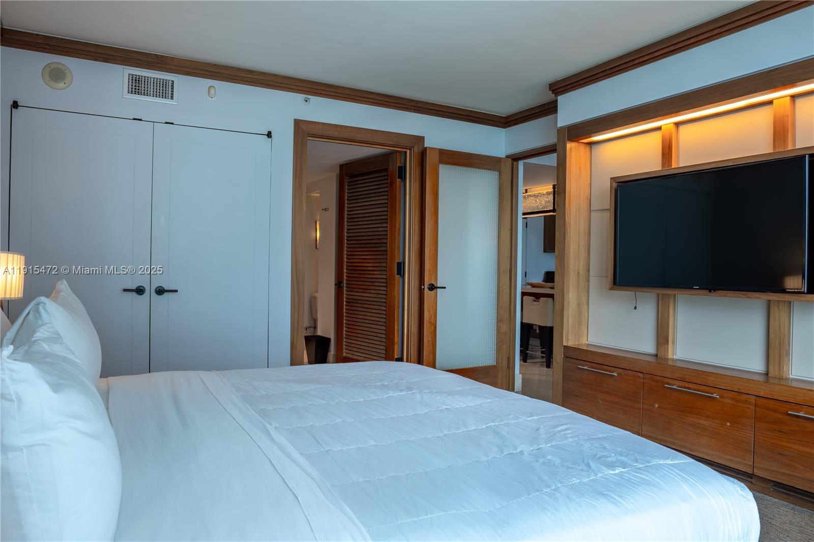 image Central Carillon Beach2