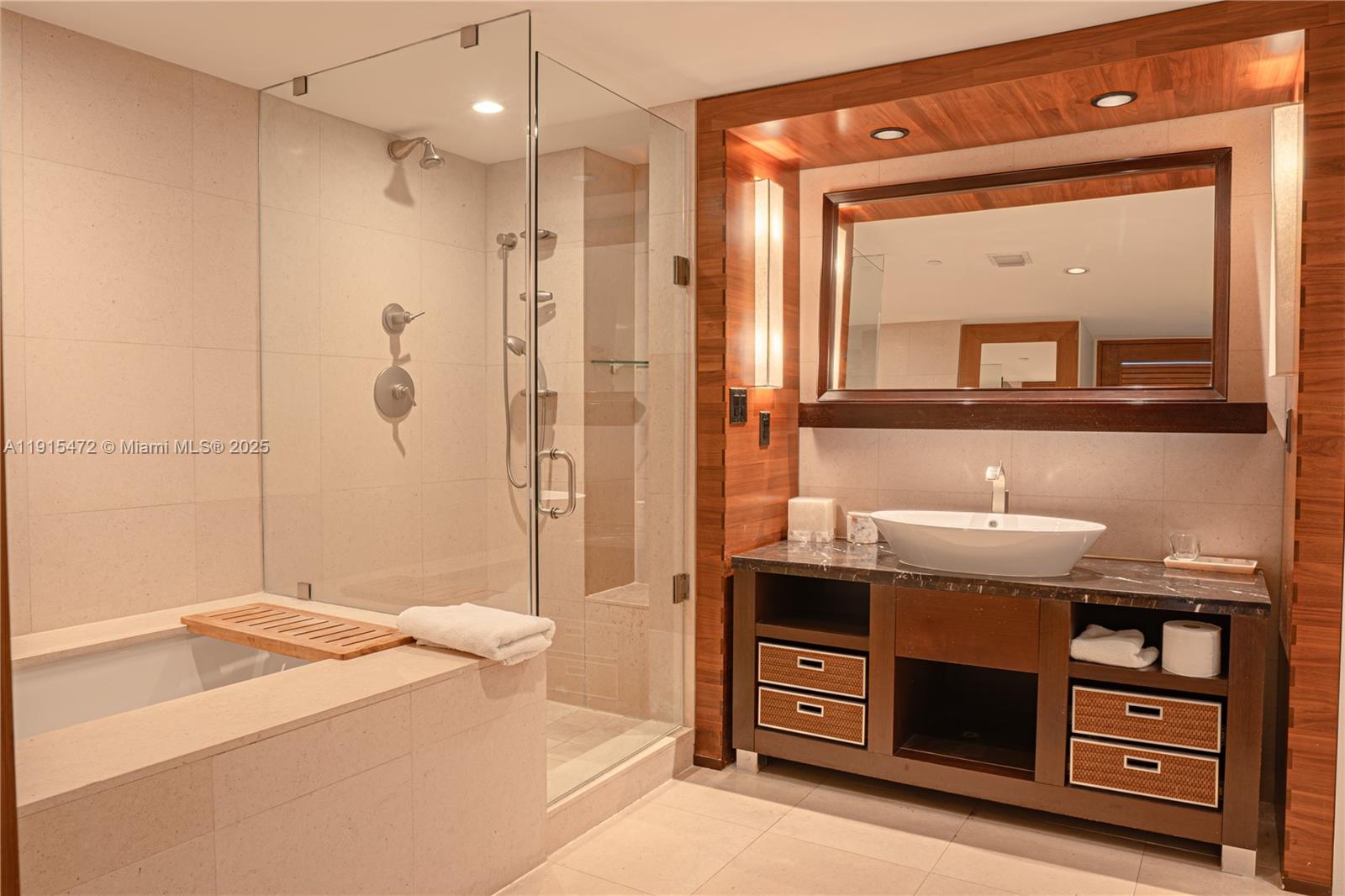 image Central Carillon Beach4