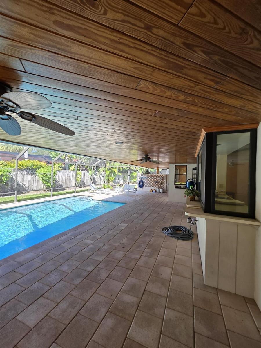 15804 SW 82nd Ct Palmetto Bay, FL 33157