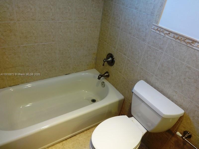 1165 98th St #403 Bay Harbor Islands, FL 33154