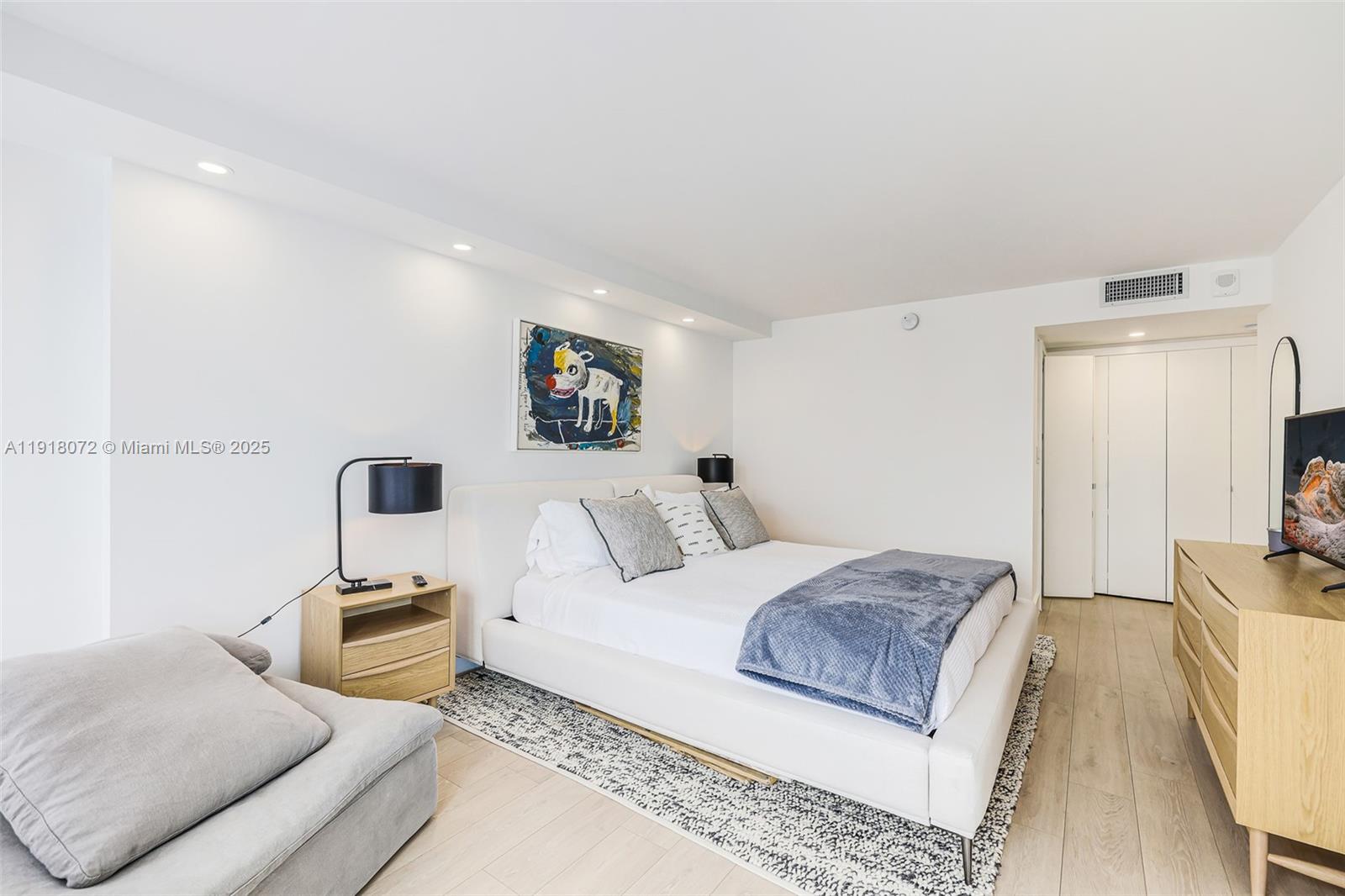 image Brickell Place I10