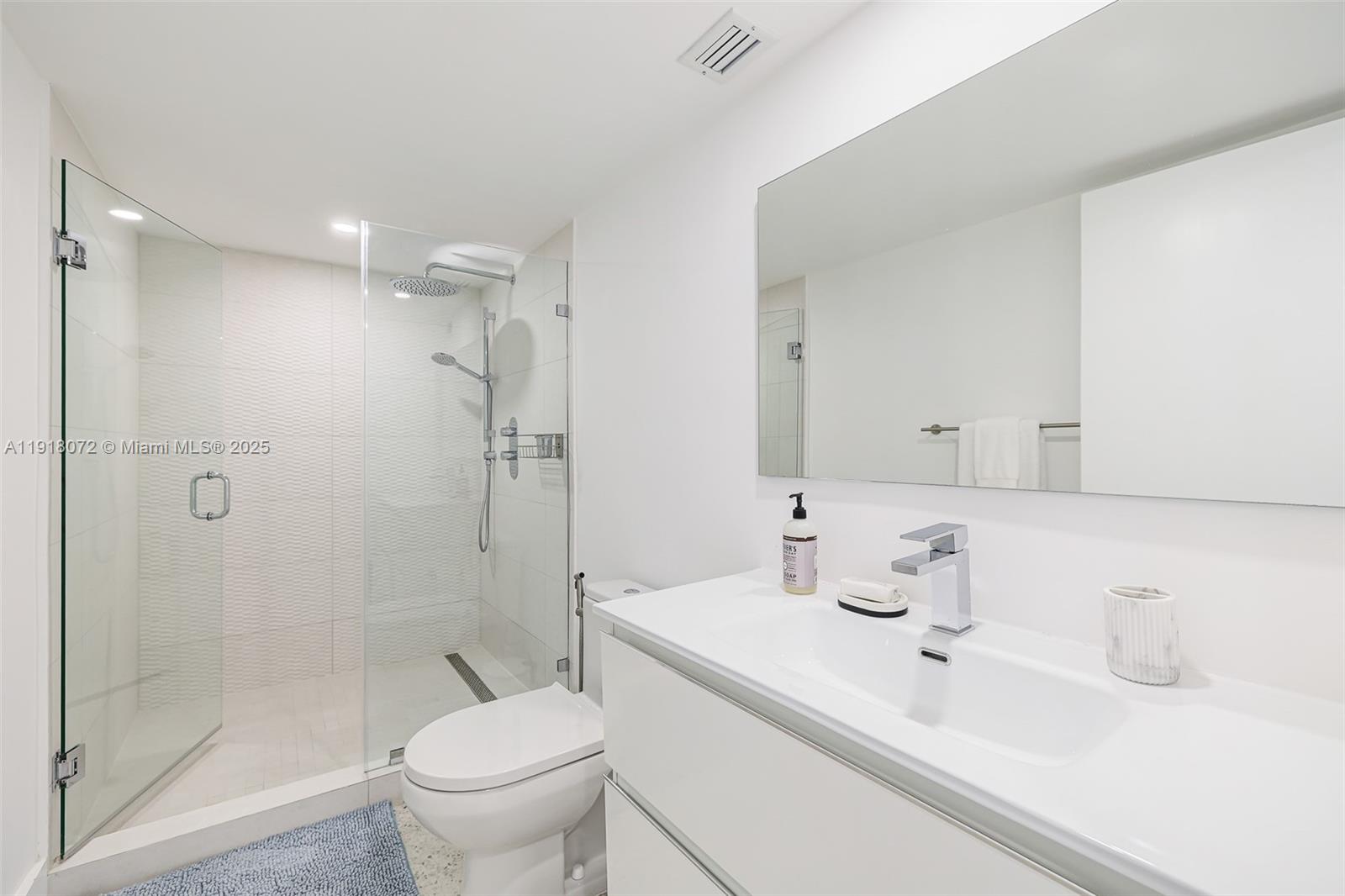 image Brickell Place I11