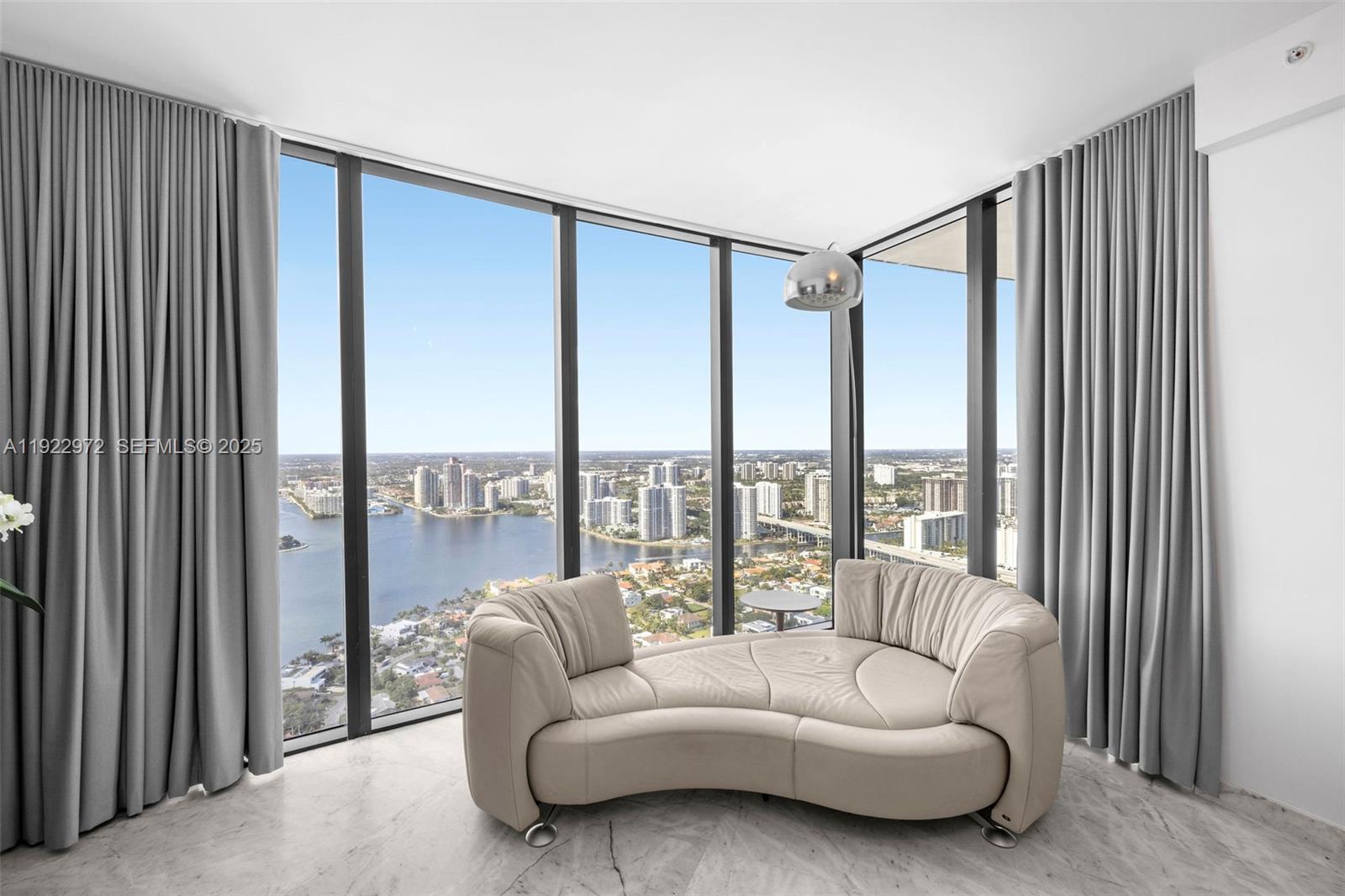 image Porsche Design Tower18