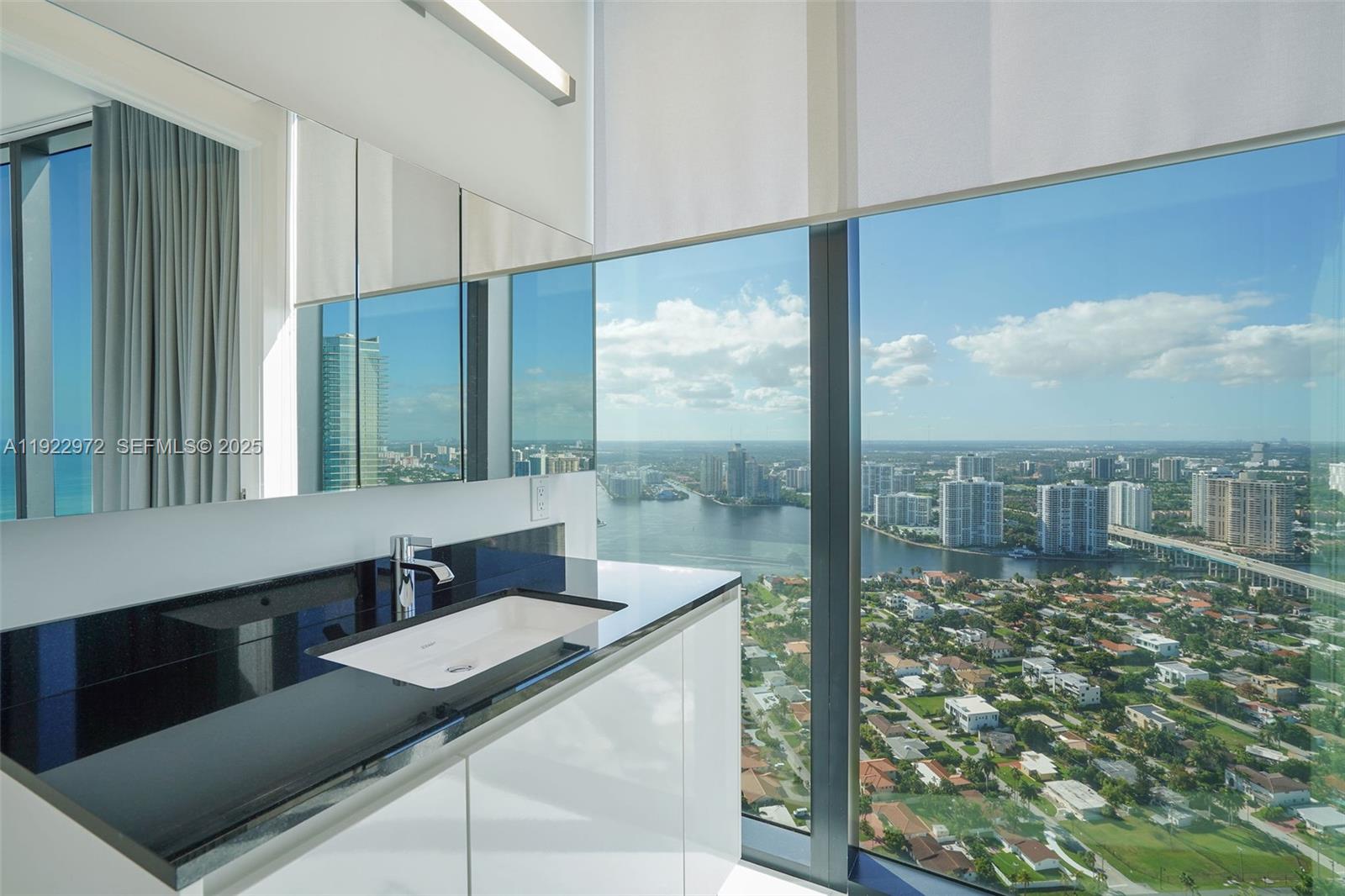 image Porsche Design Tower34