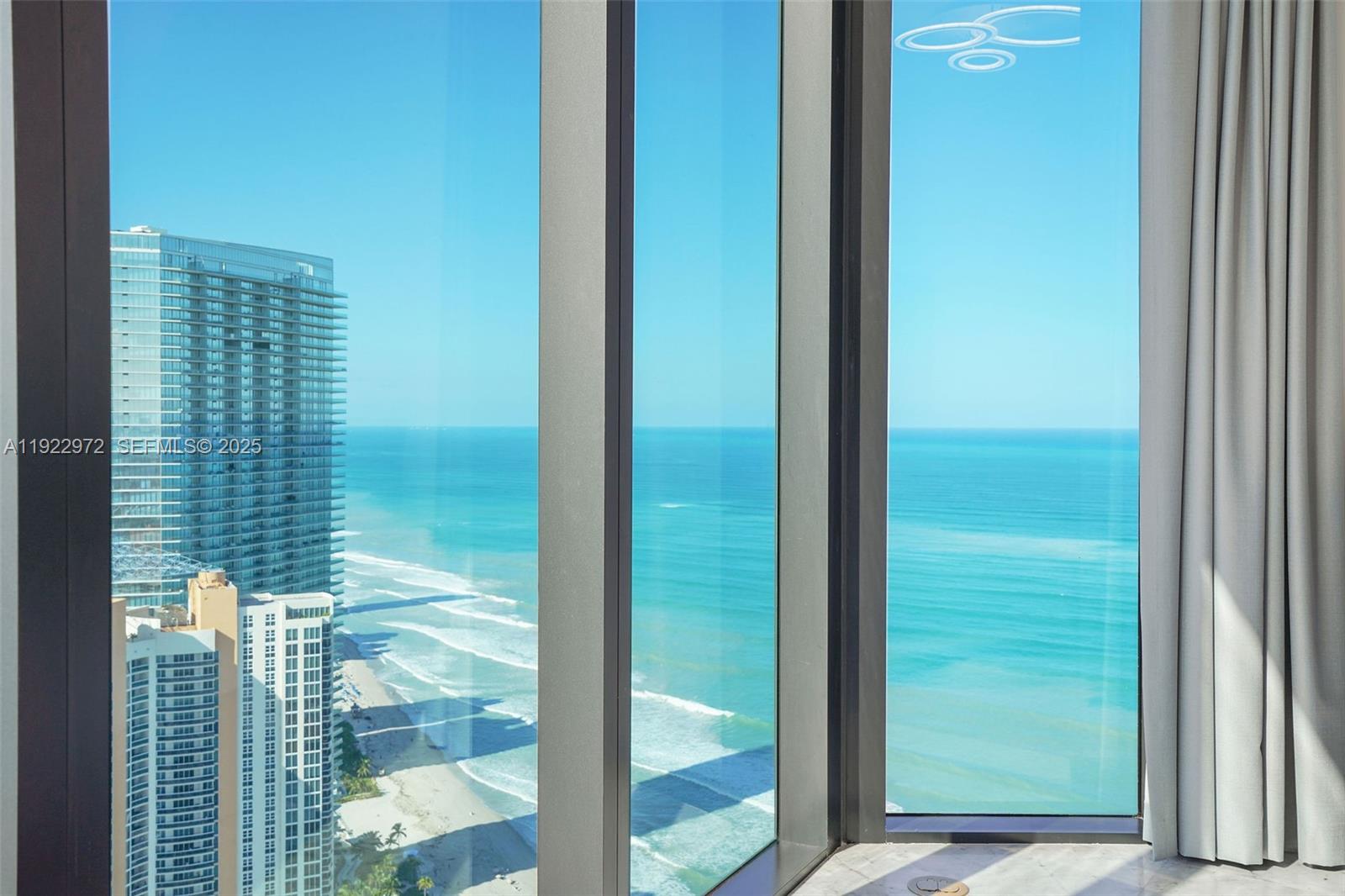 image Porsche Design Tower43