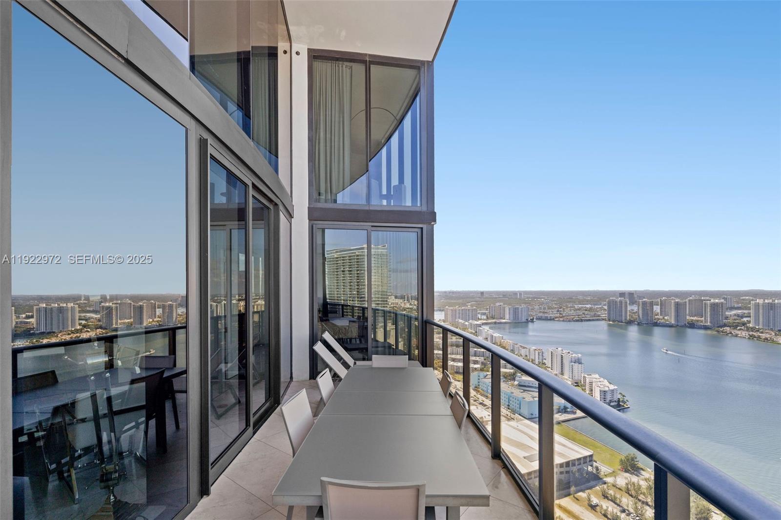 image Porsche Design Tower45