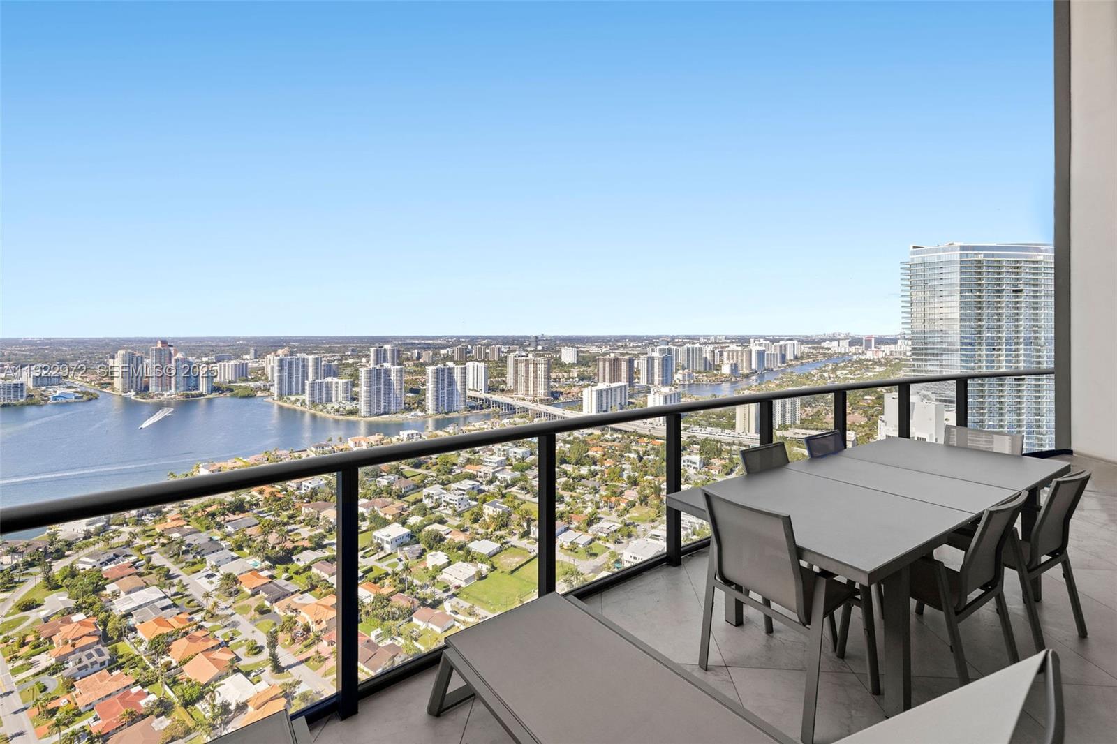 image Porsche Design Tower47