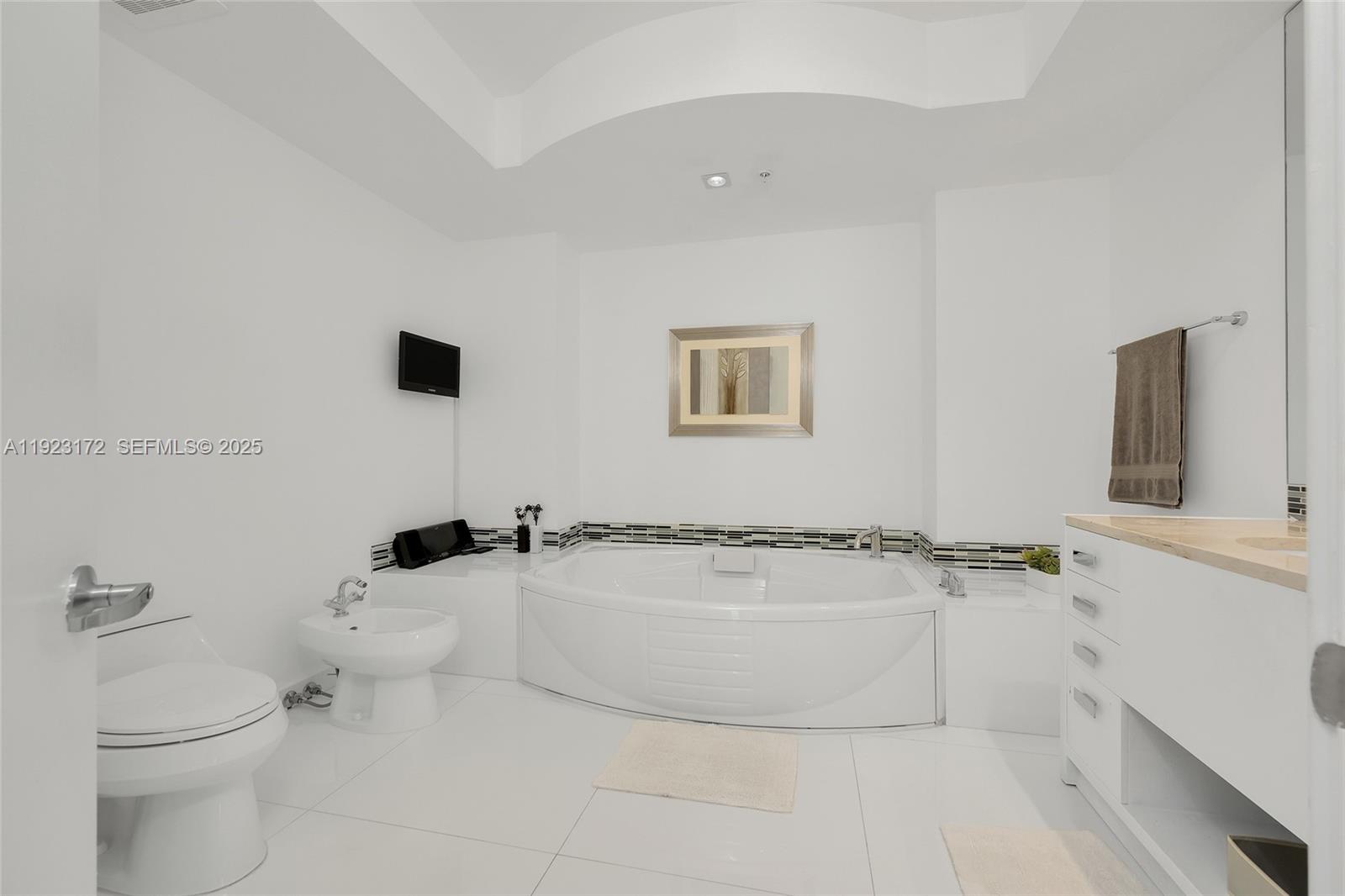 18201 Collins Ave #1002 Sunny Isles Beach, FL 33160