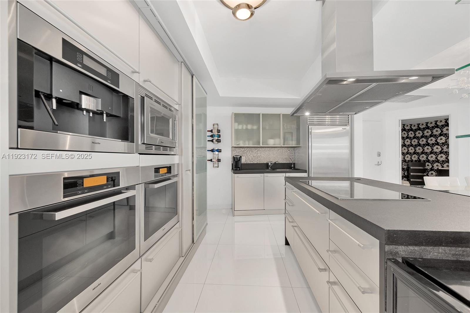 18201 Collins Ave #1002 Sunny Isles Beach, FL 33160