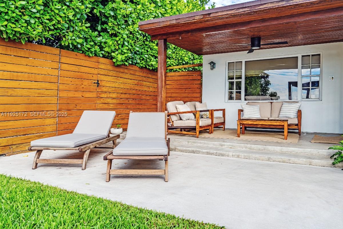 8 Century Ln Miami Beach, FL 33139