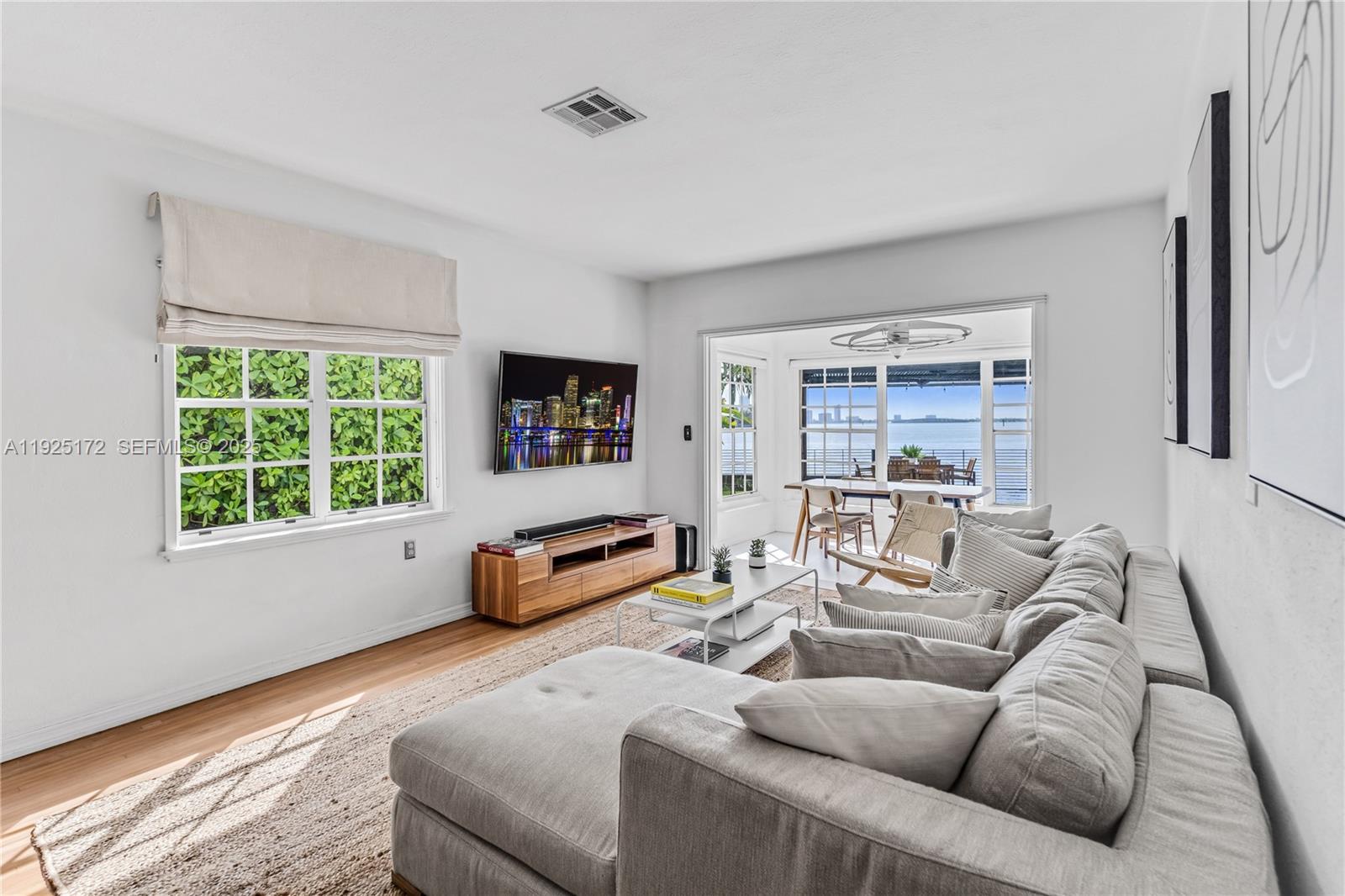 8 Century Ln Miami Beach, FL 33139