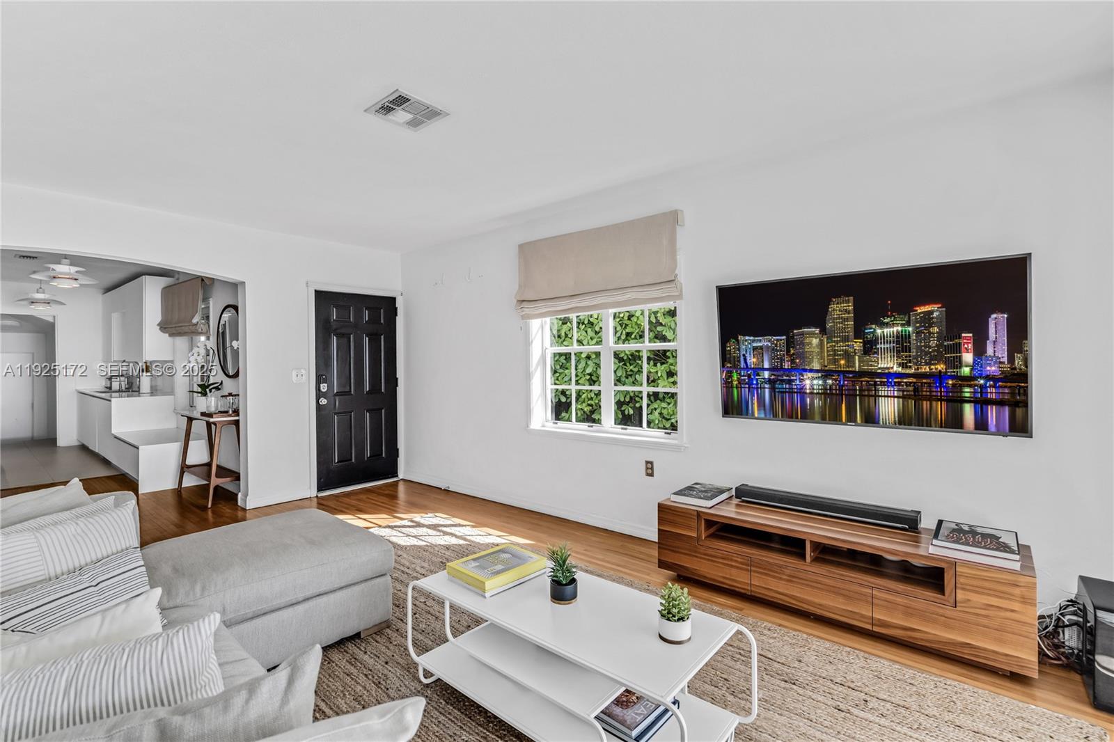 8 Century Ln Miami Beach, FL 33139