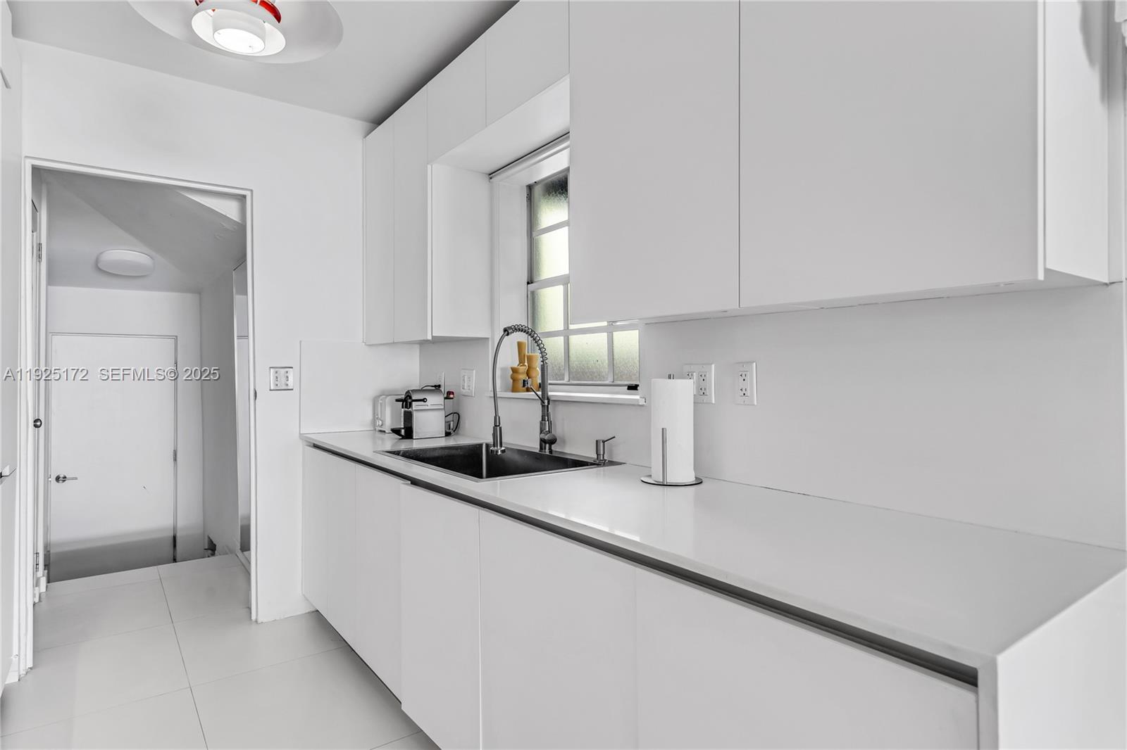 8 Century Ln Miami Beach, FL 33139