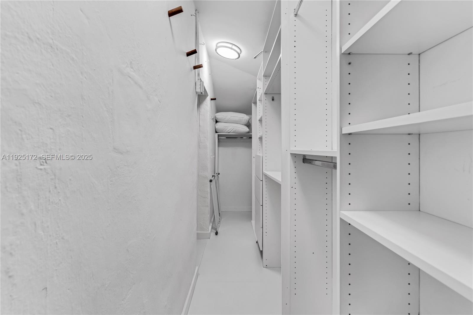 8 Century Ln Miami Beach, FL 33139