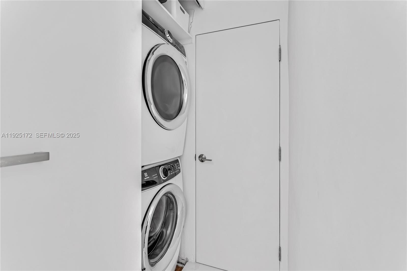 8 Century Ln Miami Beach, FL 33139