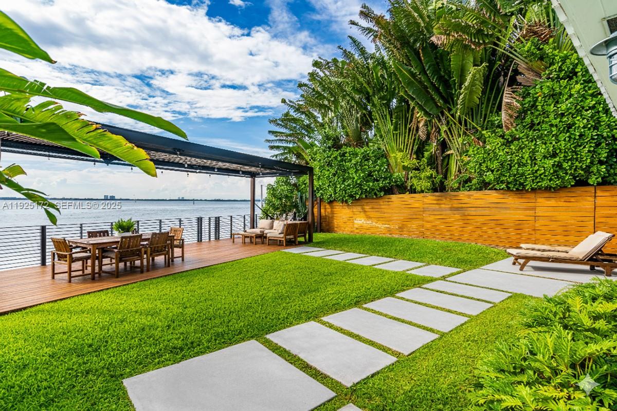 8 Century Ln Miami Beach, FL 33139