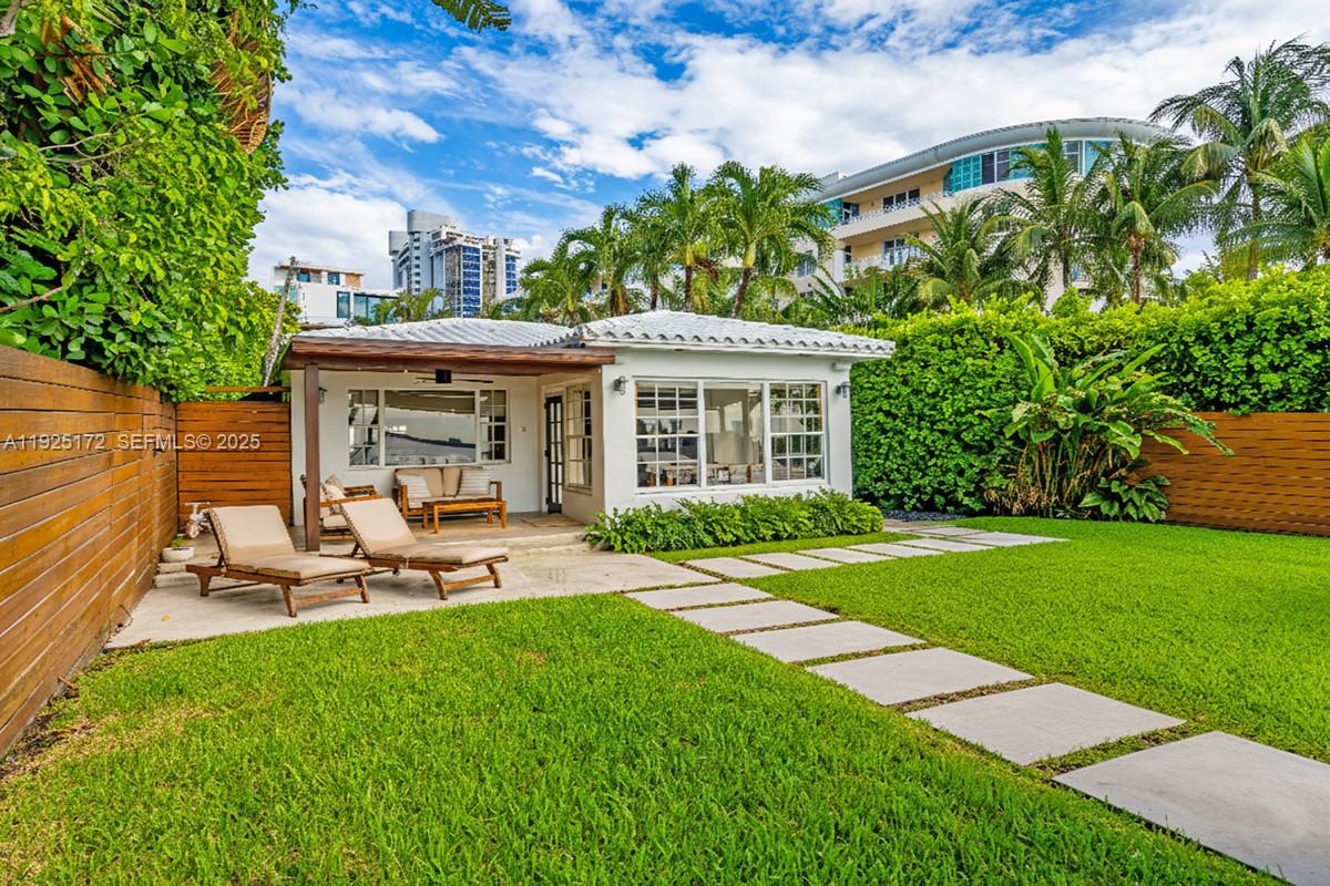 8 Century Ln Miami Beach, FL 33139