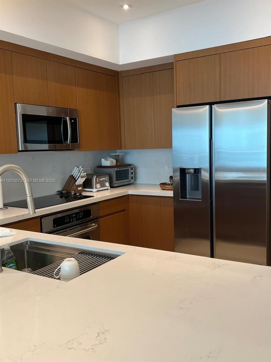 image Brickell on the River North10