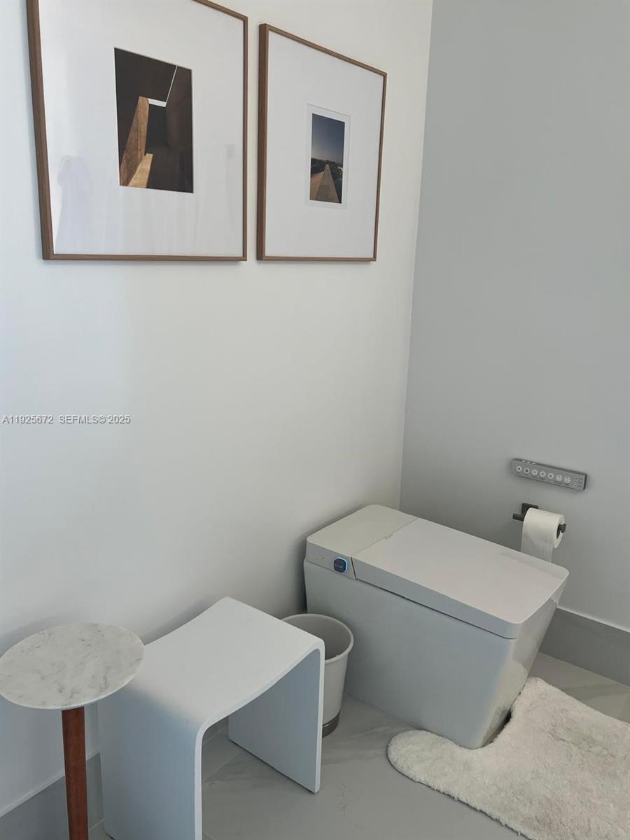 image Brickell on the River North14