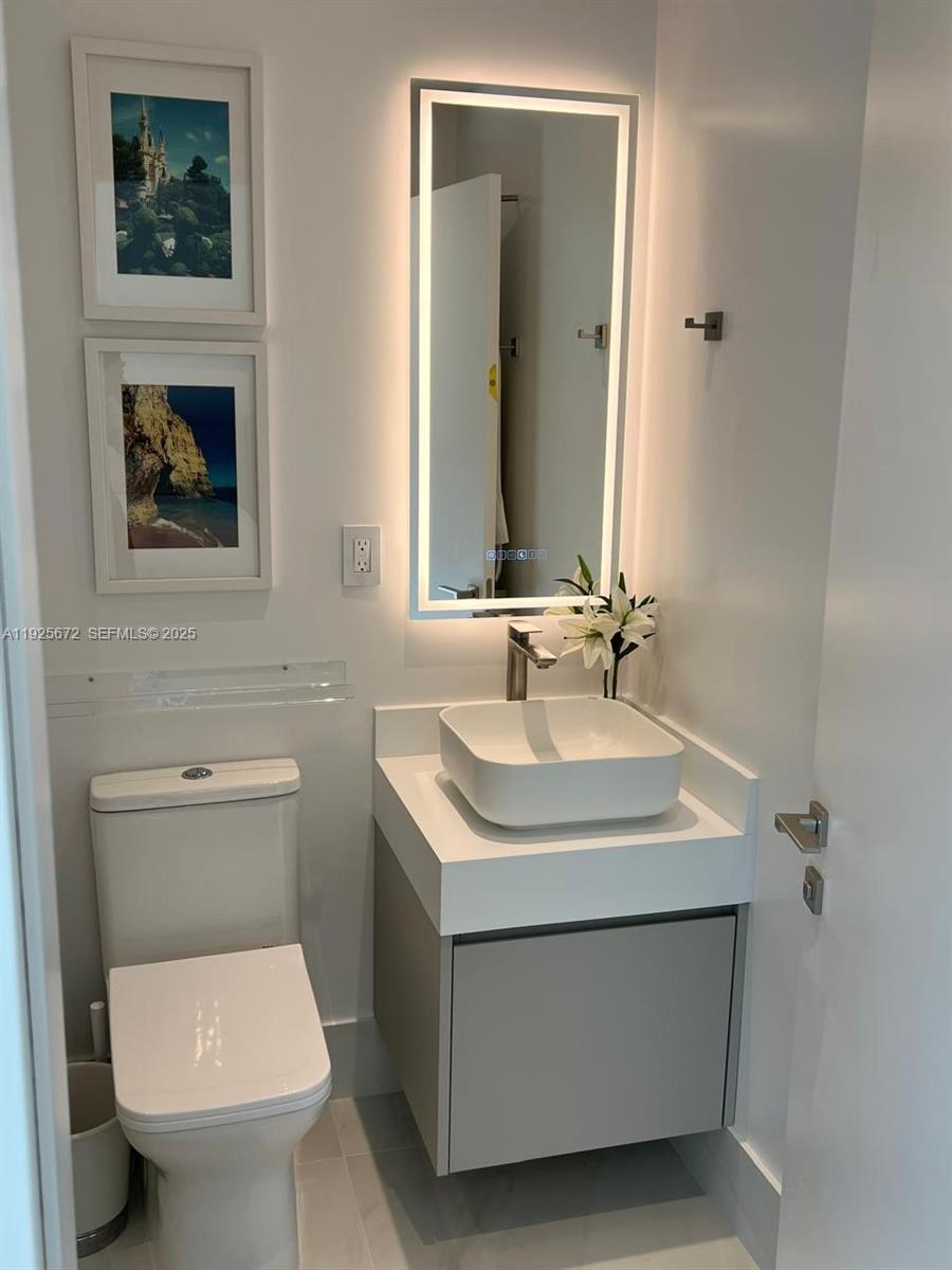 image Brickell on the River North16