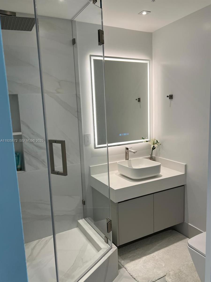 image Brickell on the River North19