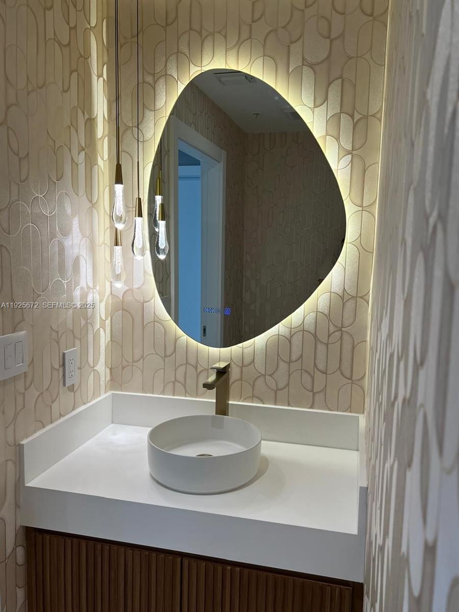 image Brickell on the River North23