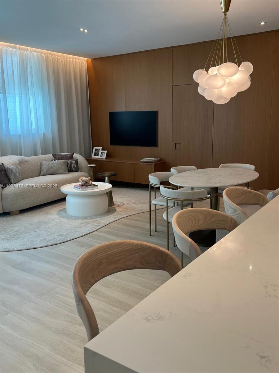 image Brickell on the River North2