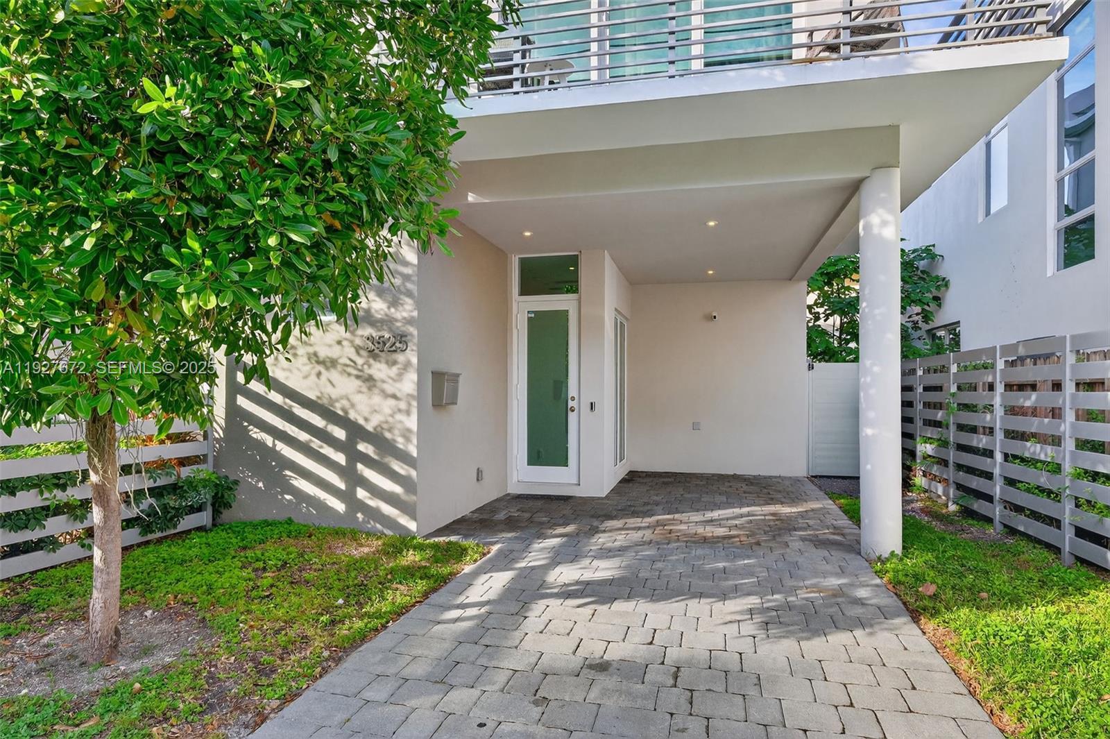 3525 Day Ave Coconut Grove, FL 33133