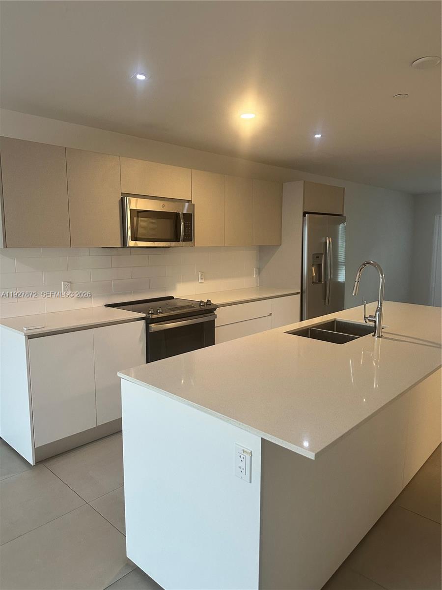 2555 NE 193rd St #2116