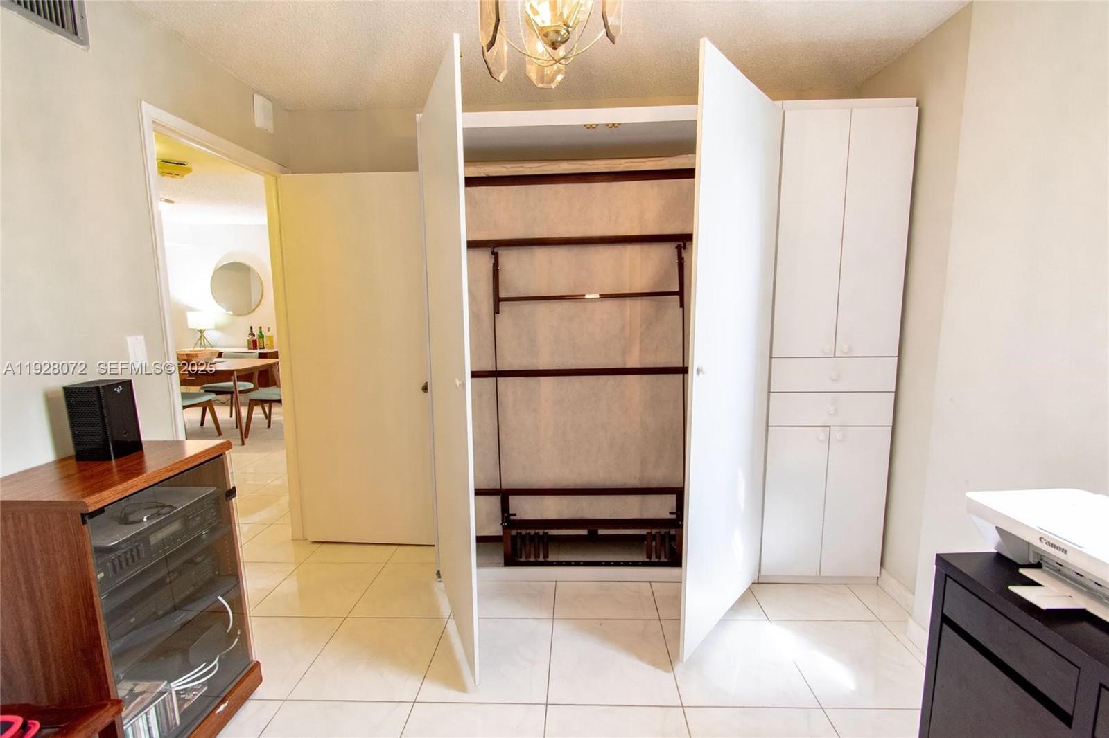 1621 Collins #406 Miami Beach, FL 33139