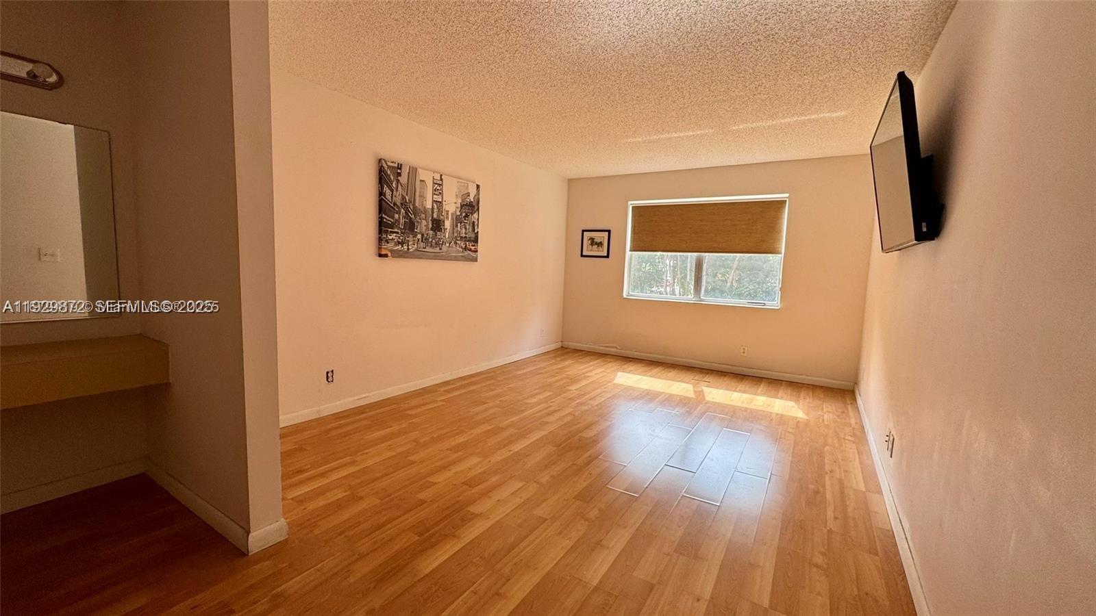 7060 Nova Dr #306C Davie, FL 33317