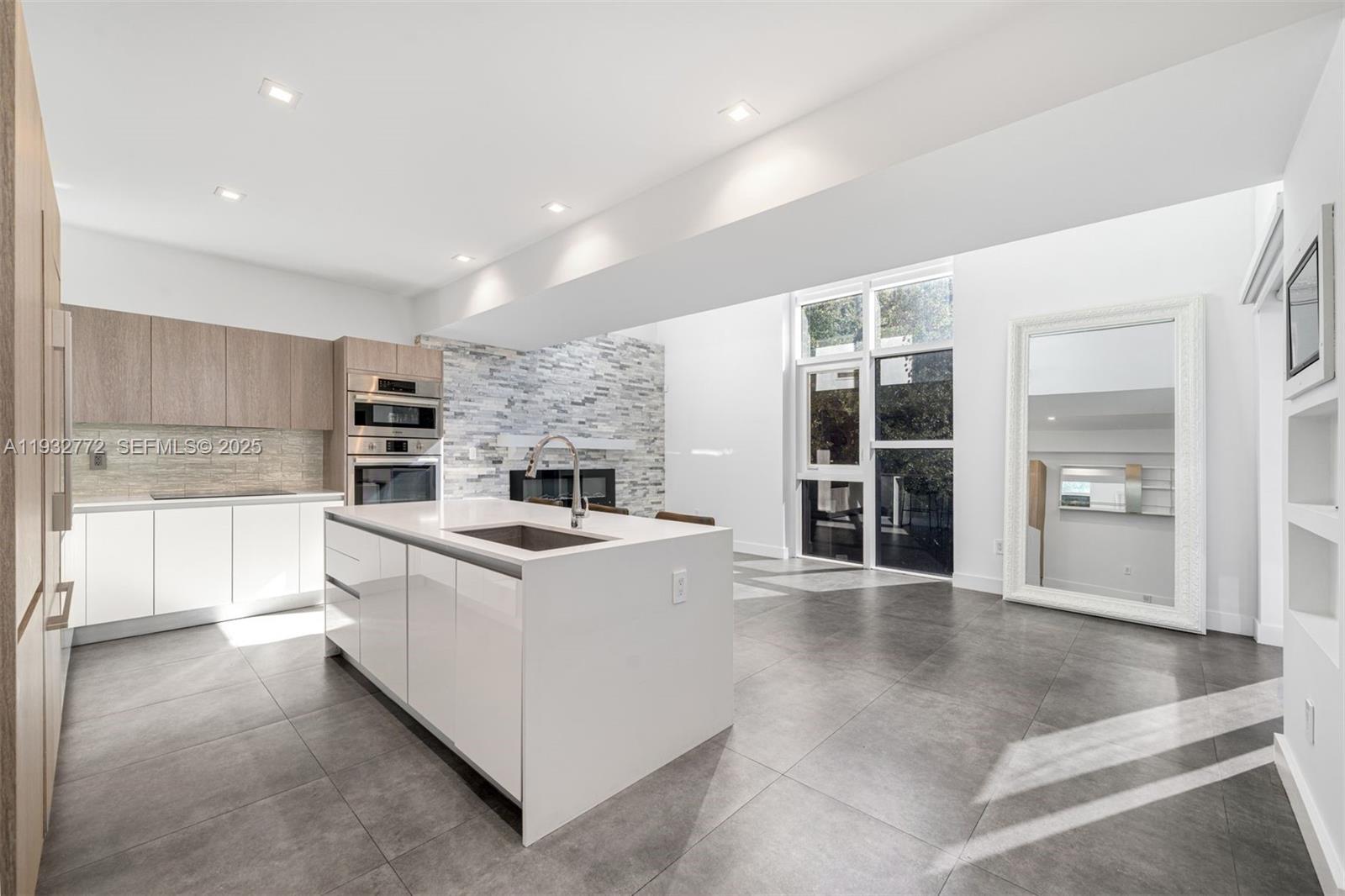 455 NE 39th St #202 Miami, FL 33137