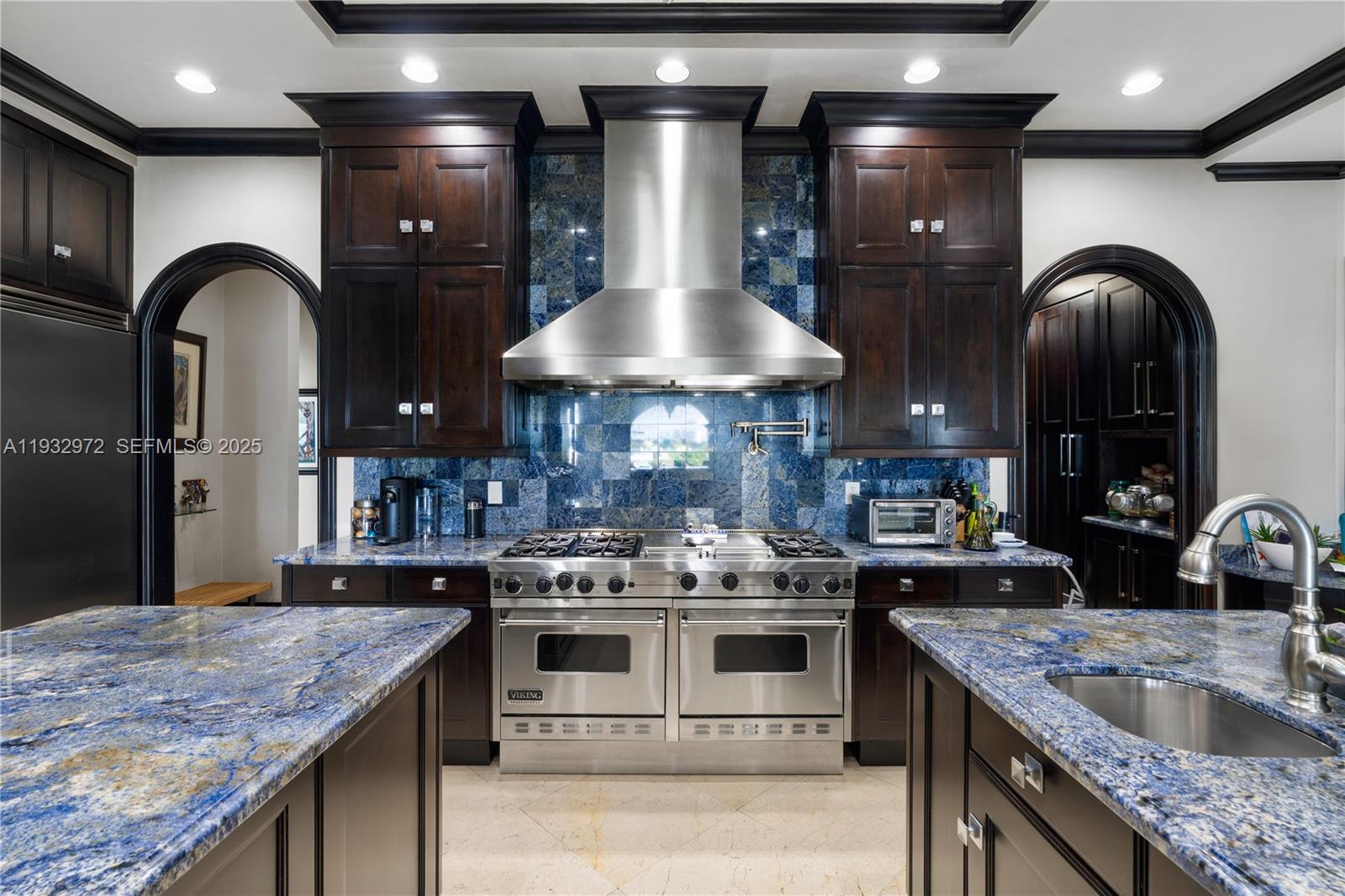 10330 W Broadview Dr Bay Harbor Islands, FL 33154