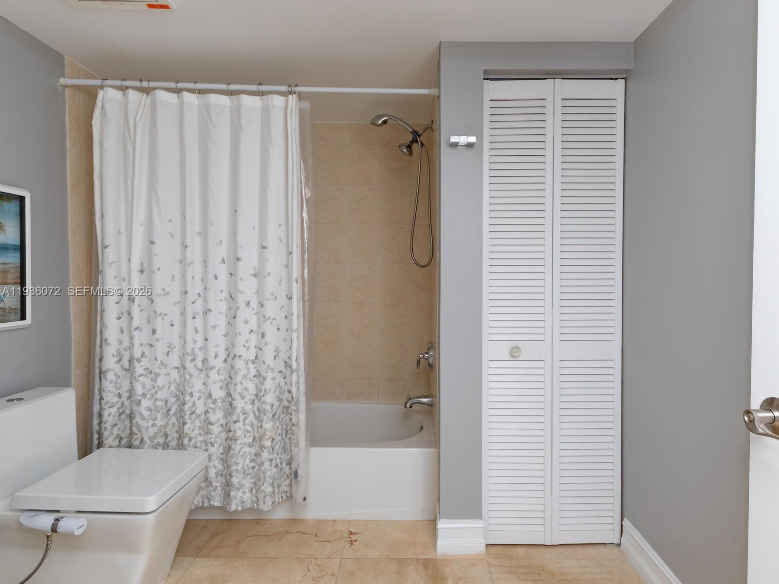 image La Perla Condominium29