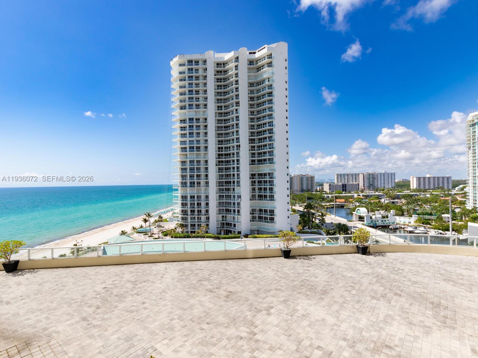 image La Perla Condominium40