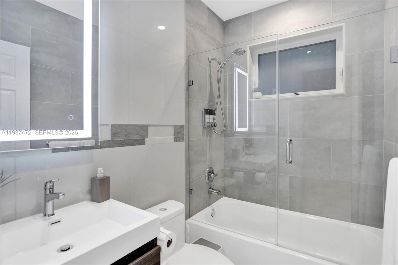 8843 Hawthorne Ave Surfside, FL 33154