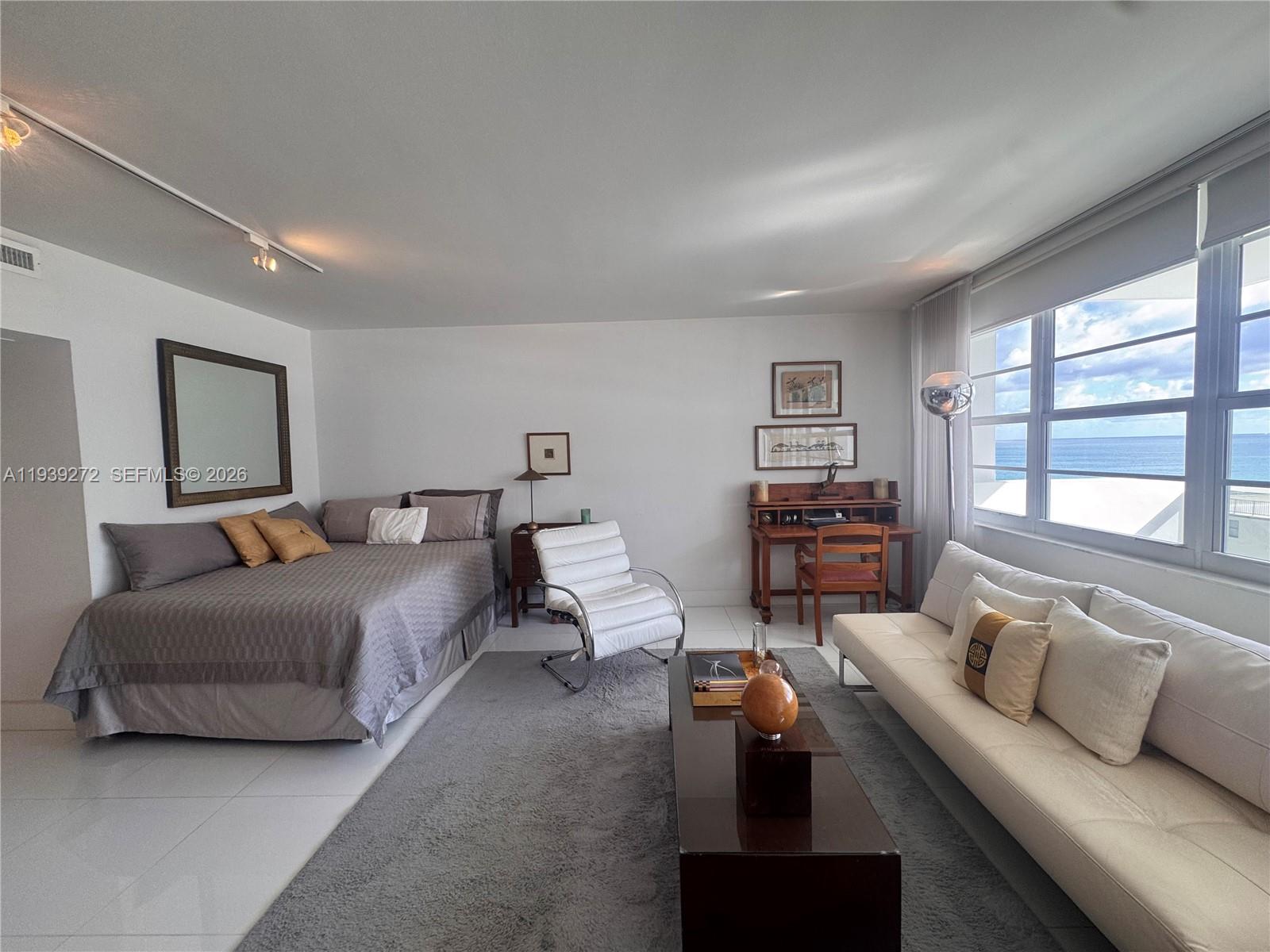 image The Decoplage Condo2