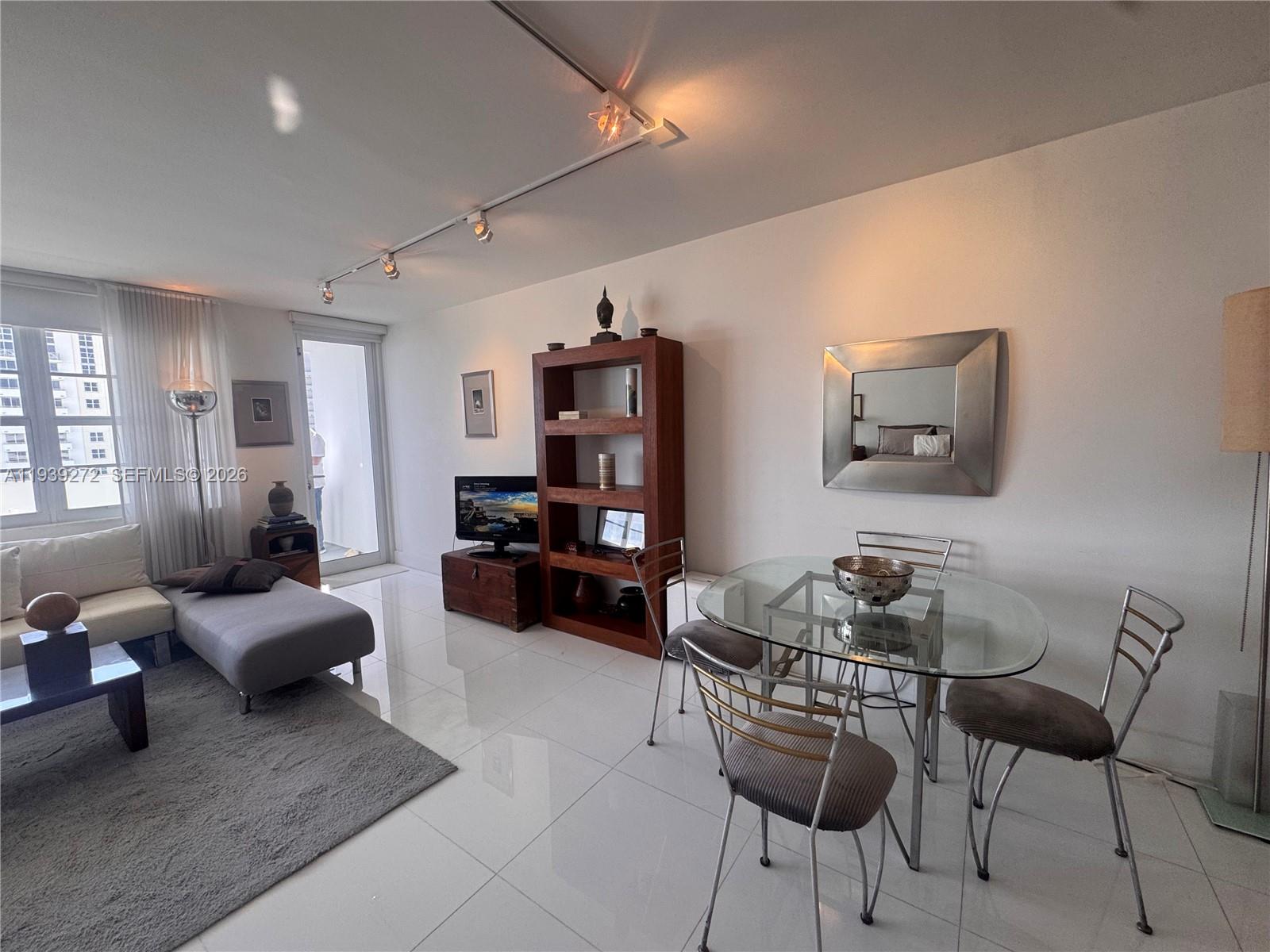 image The Decoplage Condo7